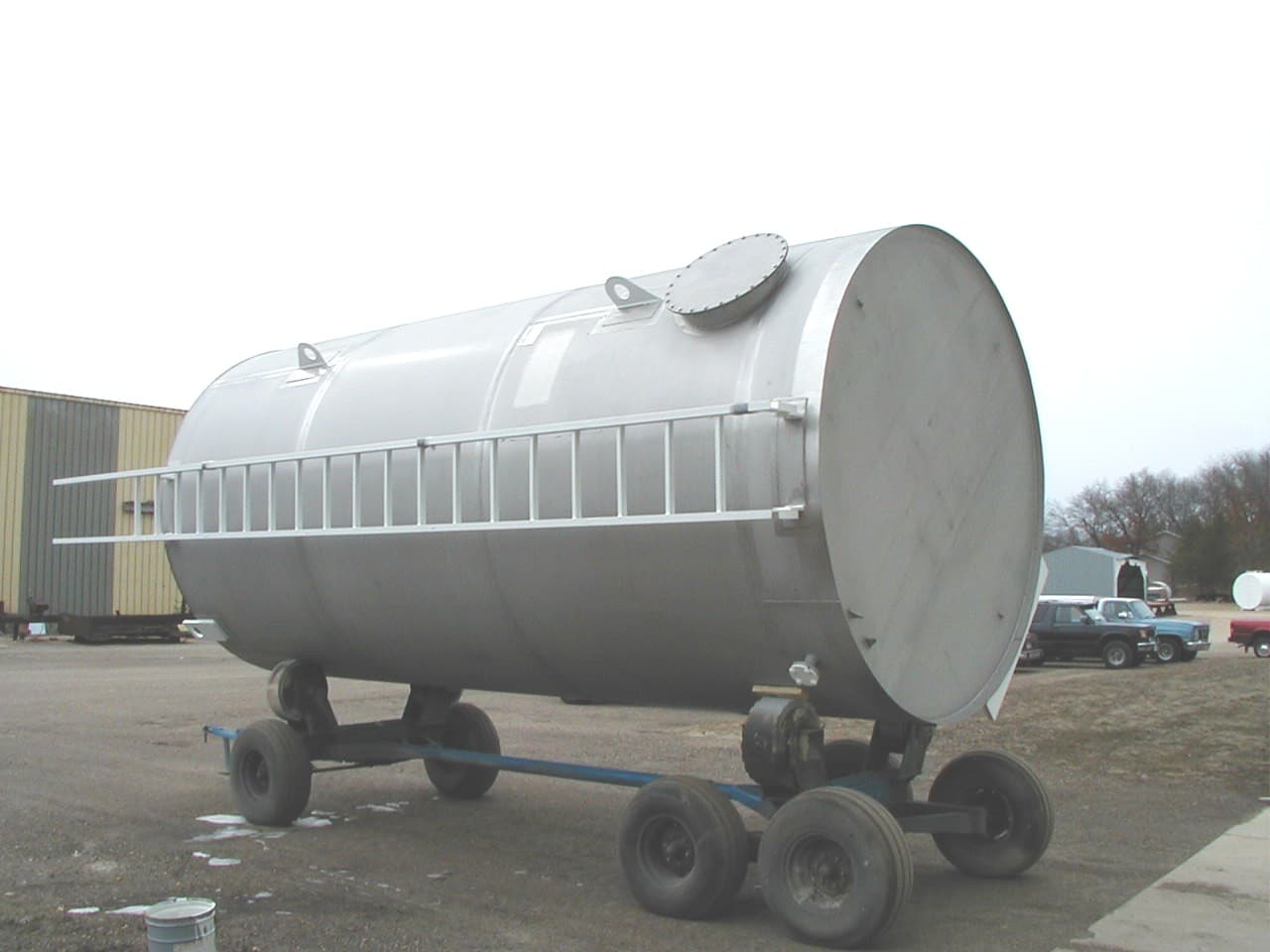 Ammonia Diffusion Tank_3 Stainless steel Ammonia Diffusion Tank in yard